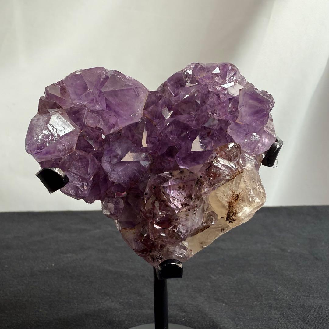 天然石カルサイト&ブラックトルマリン共生アメジストのハート　NO.070413