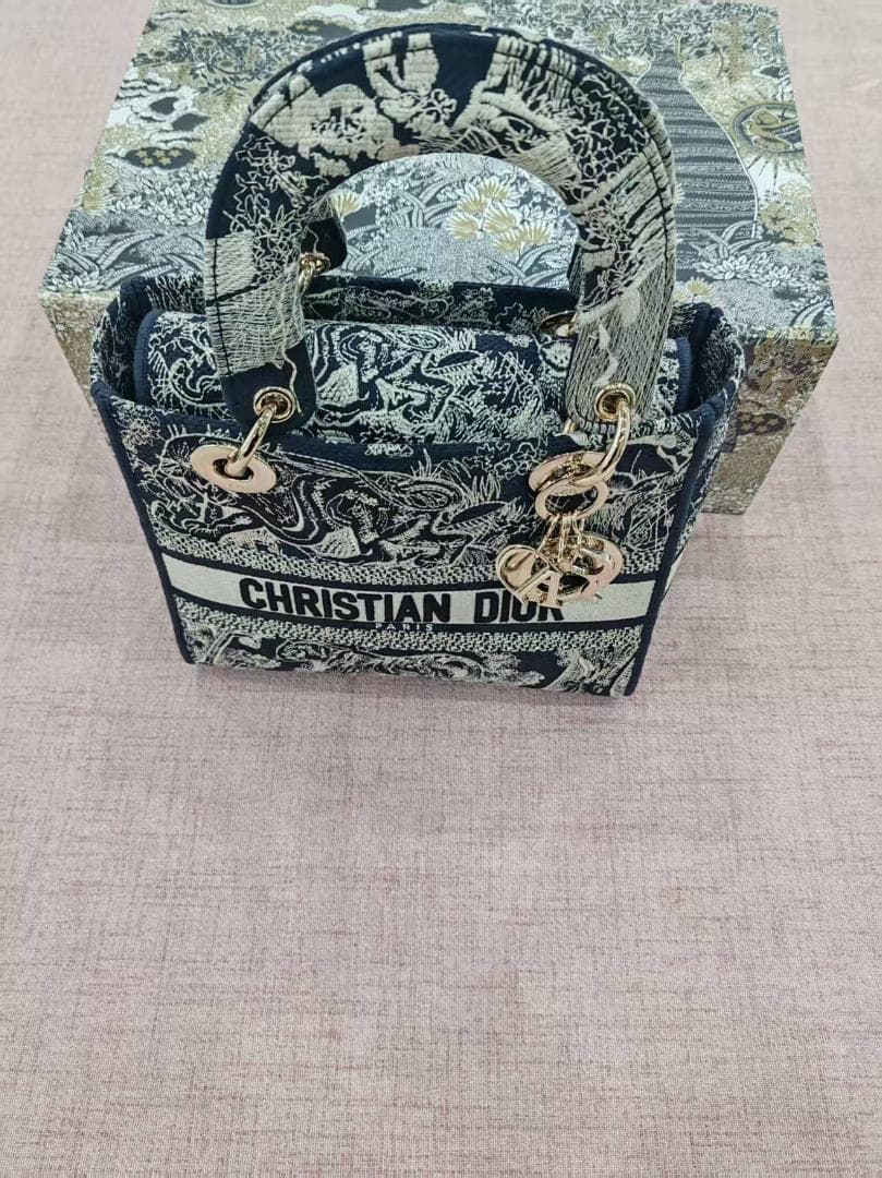 クリーム色 幾何学模様 抱き枕