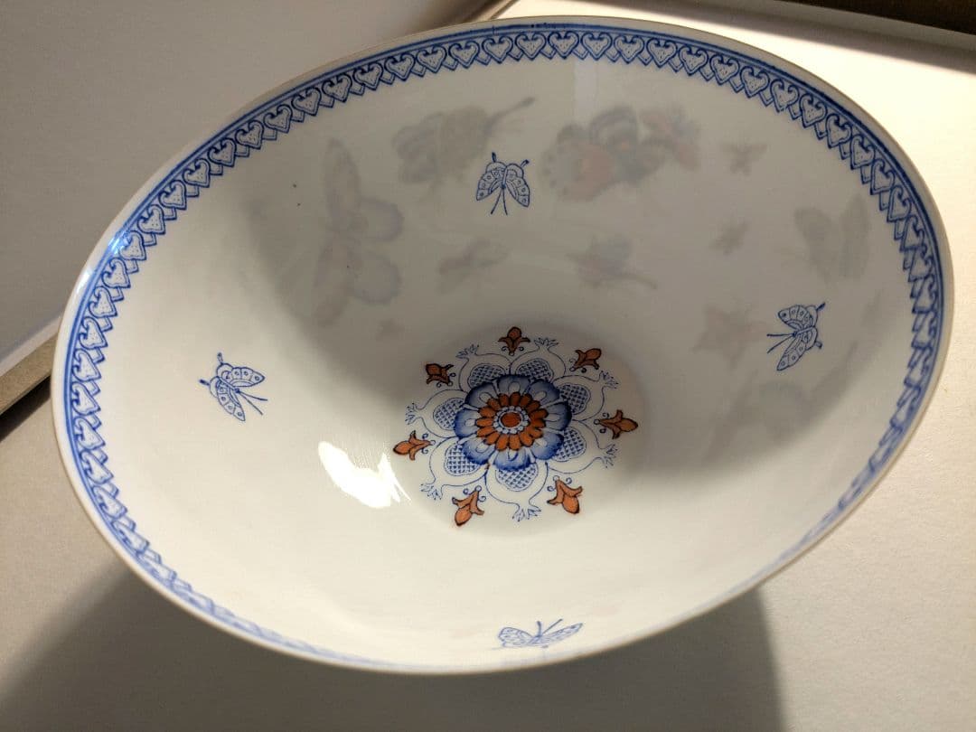 中国　景徳鎮　薄胎碗　中椀　蝶　花　白　薄胎磁　薄胎鉢　器　古い　器　透ける