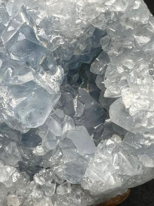 重さ約：1450gAAA級天然セレスタイト原石