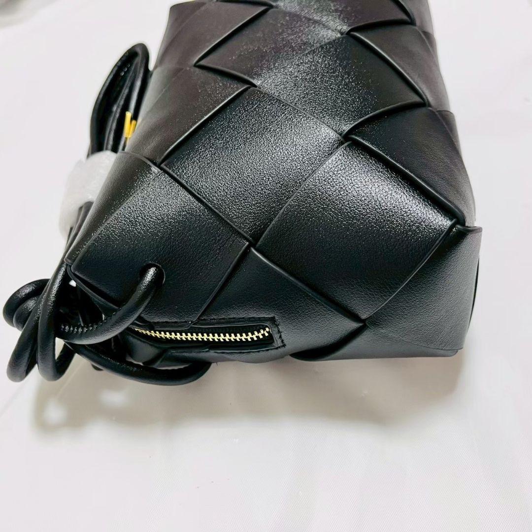 ホワイト 本革 ショルダーバッグ 黒ポシェット 編み込みアイボリー 高品質牛革