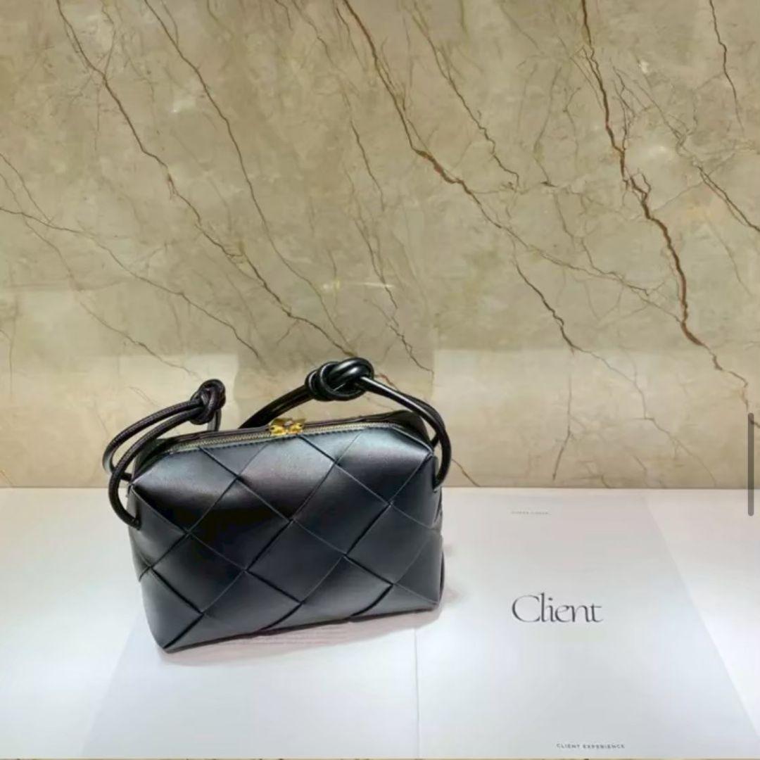 ホワイト 本革 ショルダーバッグ 黒ポシェット 編み込みアイボリー 高品質牛革