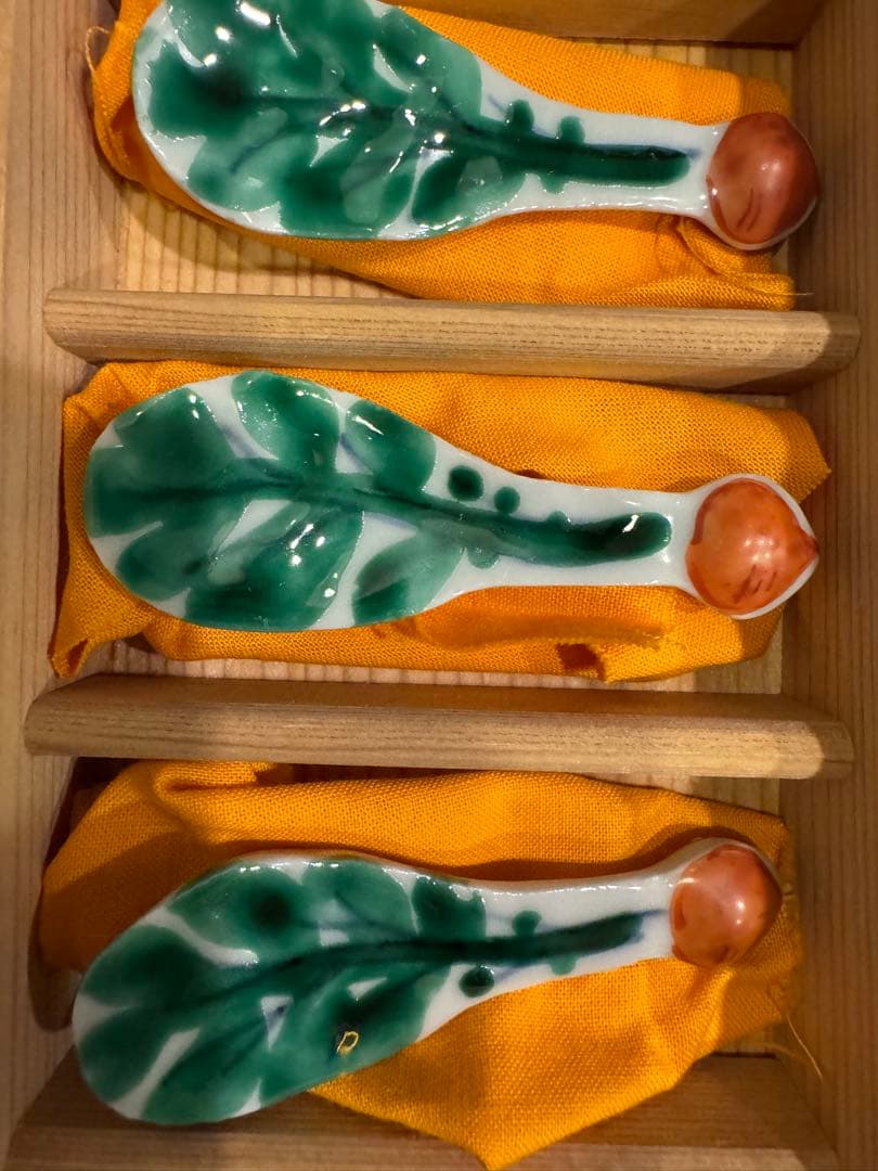 須田菁華　箸置『色絵 赤かぶら』（5客）