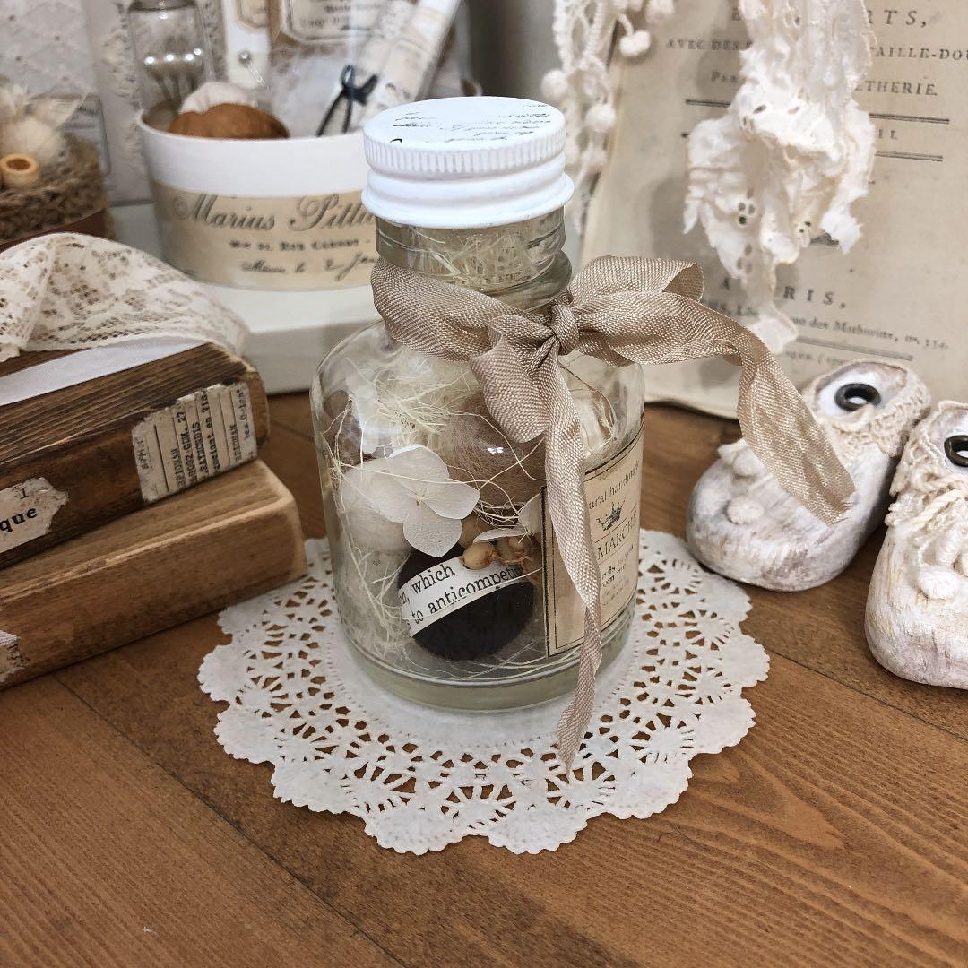 ちょっぴりアンティーク風なアレンジ瓶♡