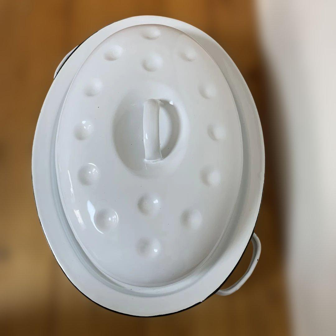 アンティーク カントリー雑貨ホーロー製 白い楕円形鍋 変形取手 両手鍋