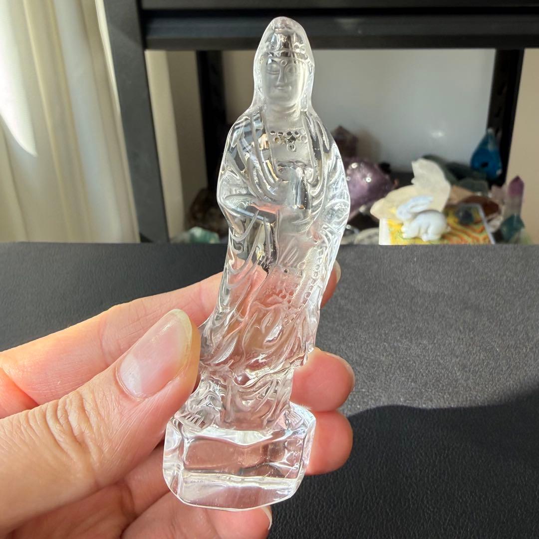 天然石水晶の観音様 置物 彫物NO.021401 - メルカリ