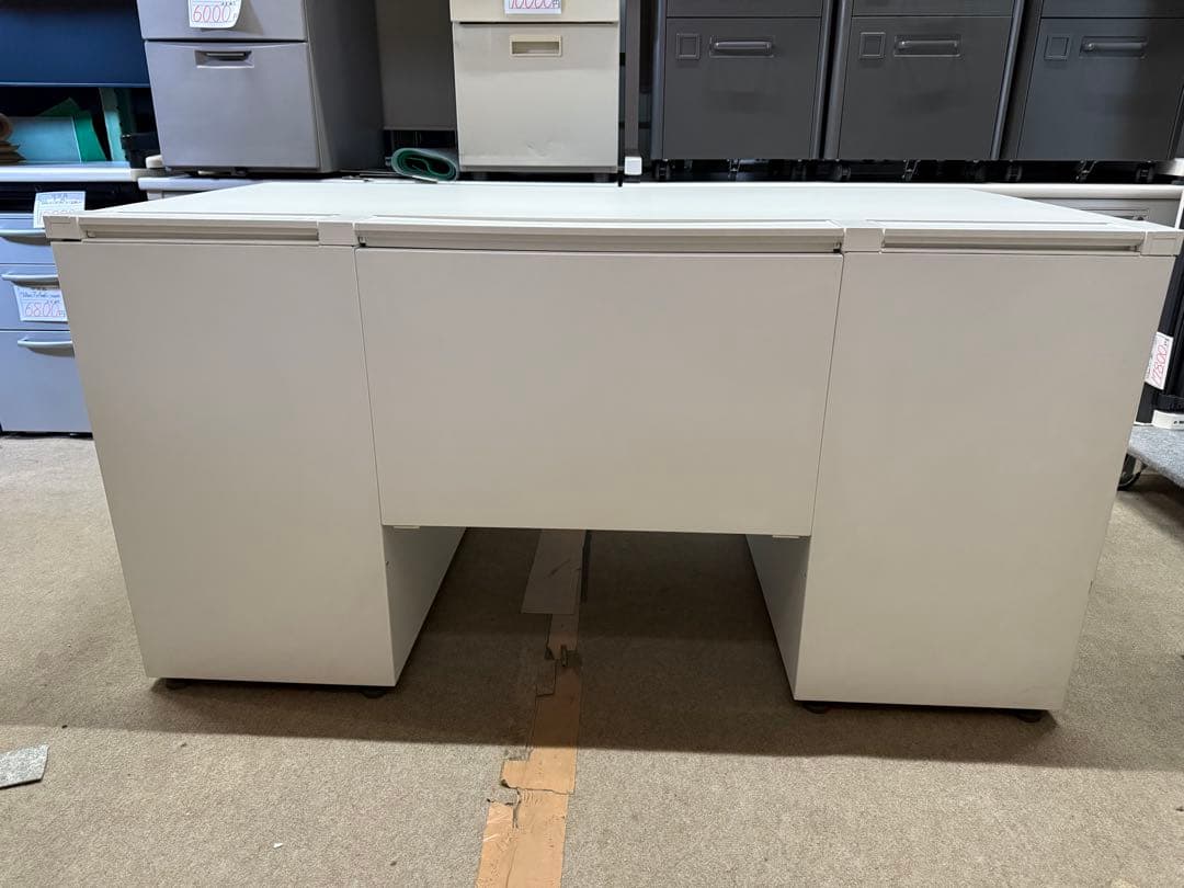美品　在庫6台 コクヨ　両袖机　デスク　幅140 奥70 高さ72cm 愛知