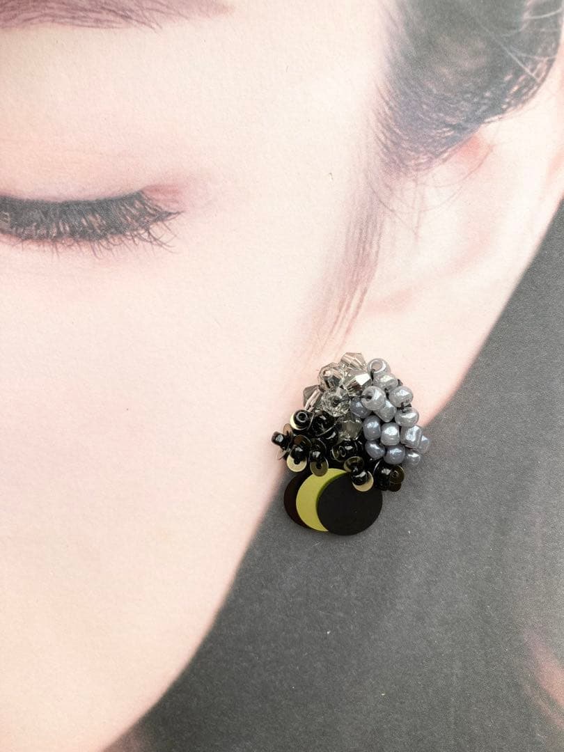 879.ビーズ刺繍ピアス　イヤリング