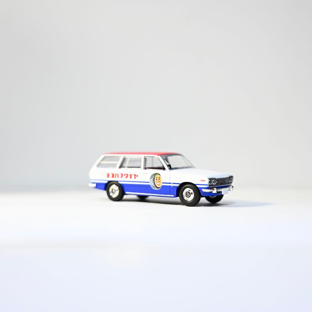トミカリミテッドヴィンテージ ダットサン ブルーバードバン ヨコハマ