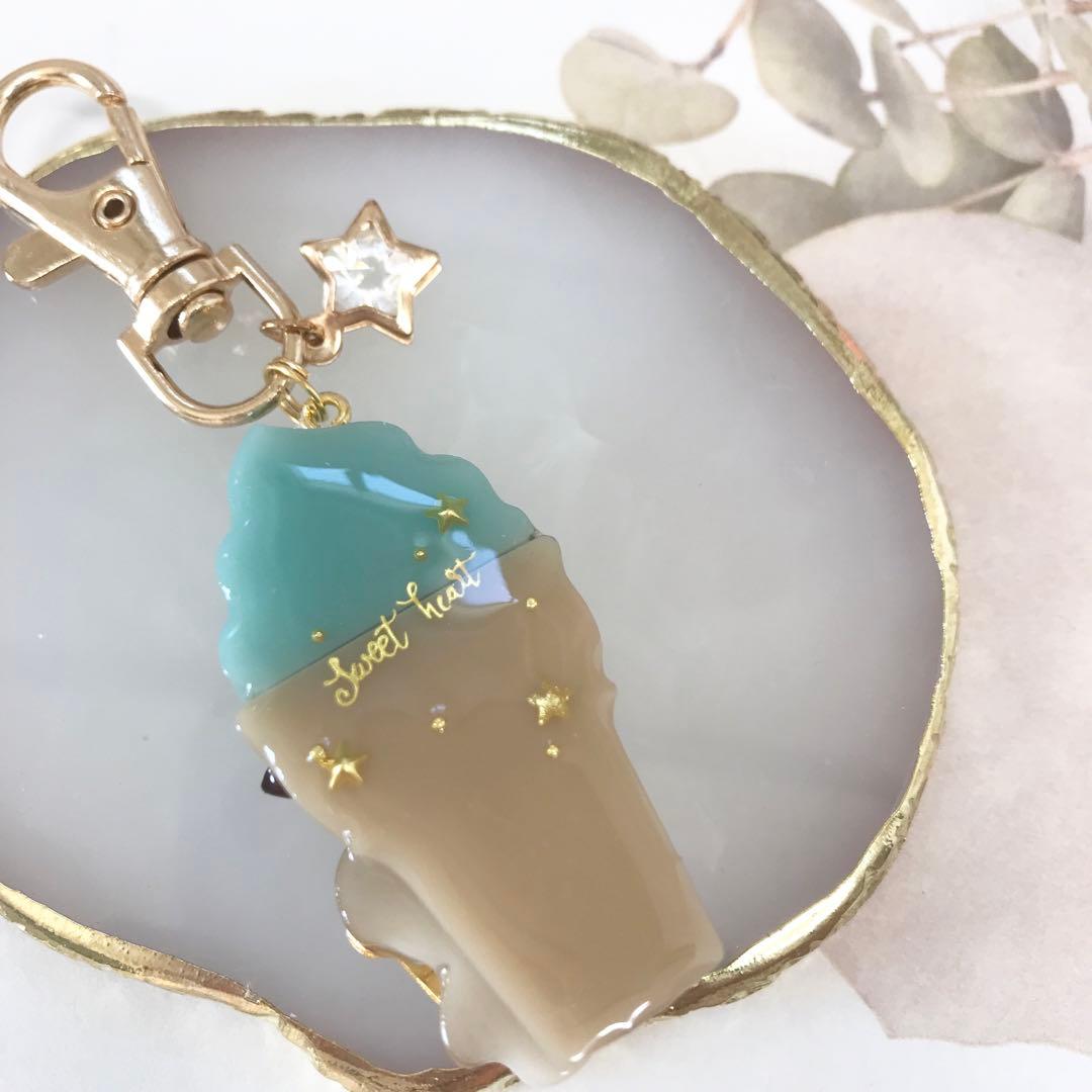 チョコミントアイスキーホルダー わんこ 犬 レジン ハンドメイド