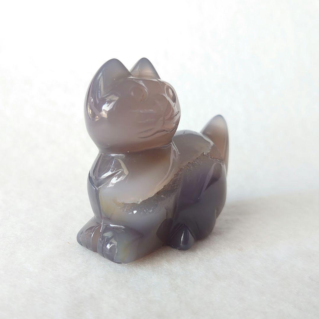 穏やかなお顔で見つめるねこ　ジオード有り瑪瑙　素敵な逸品