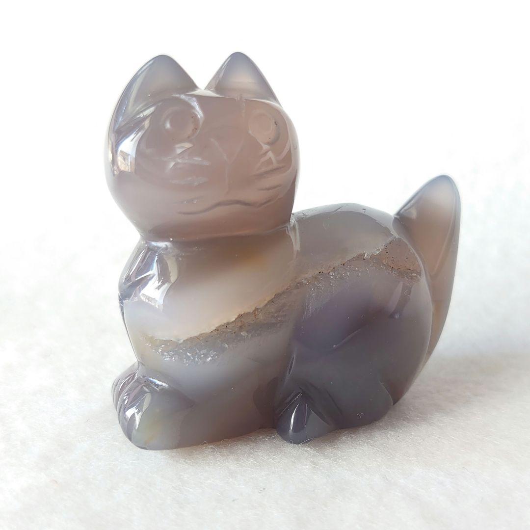 穏やかなお顔で見つめるねこ　ジオード有り瑪瑙　素敵な逸品