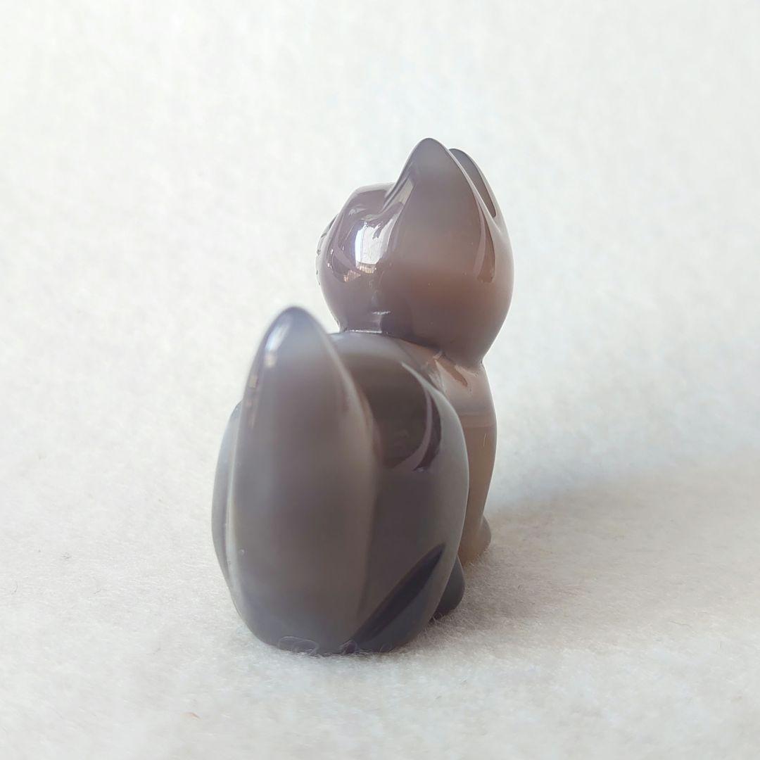 穏やかなお顔で見つめるねこ　ジオード有り瑪瑙　素敵な逸品