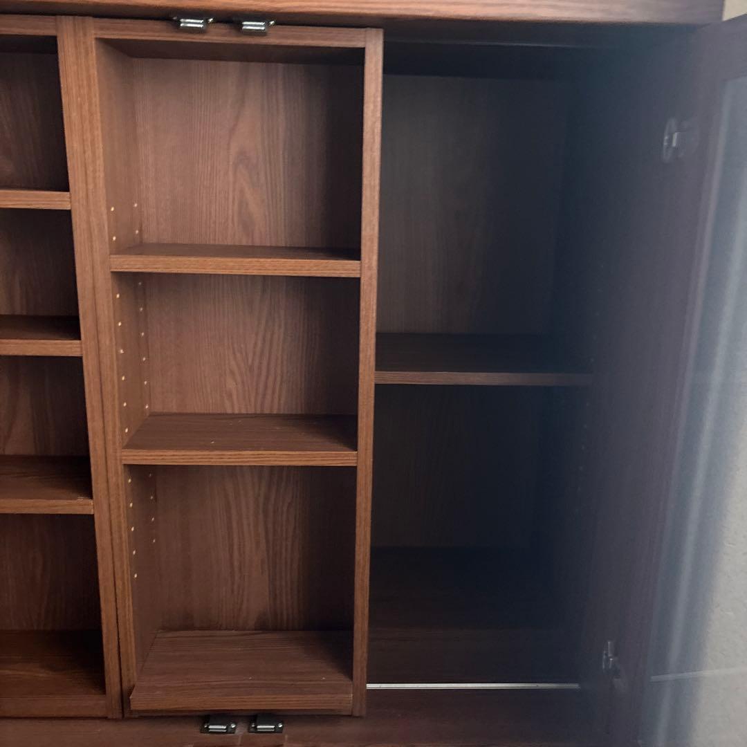 【送料込み】本棚　ガラス扉付き　内部スライド棚　棚高さ可変式