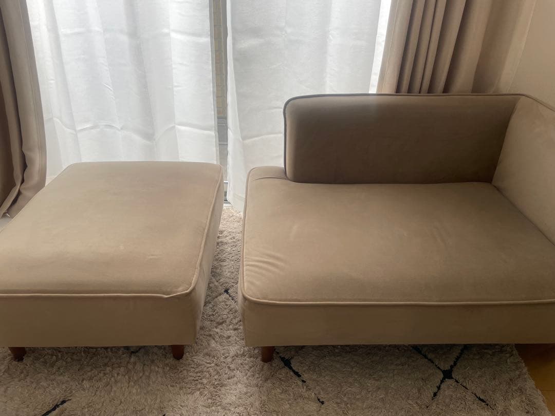 ベージュ L字型ソファ クッション付き