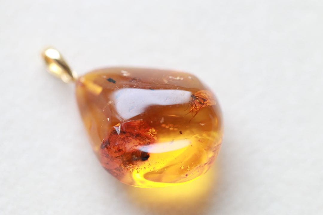 天然琥珀　虫入り琥珀　ルース　K18金　ペンダントトップ　鑑別書付