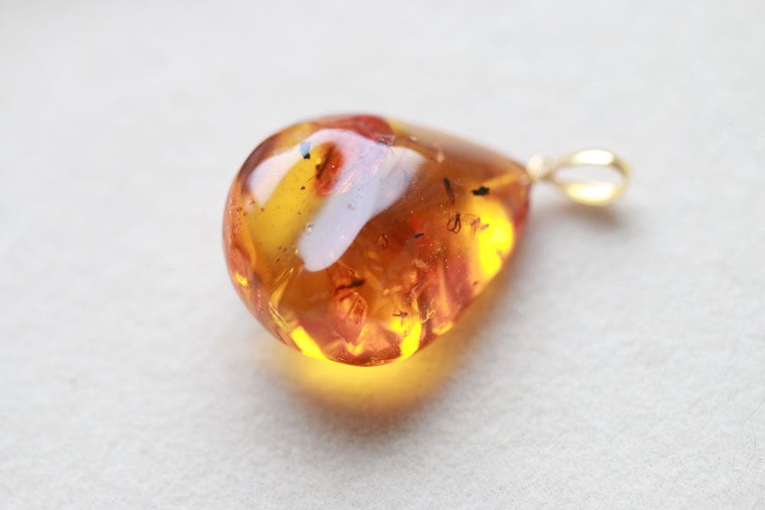 天然琥珀　虫入り琥珀　ルース　K18金　ペンダントトップ　鑑別書付