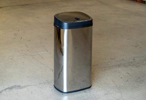 《新品・送料無料》センサー自動開閉式ダストボックス　68L　BK/SL/WH