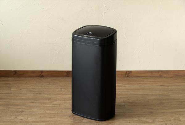 《新品・送料無料》センサー自動開閉式ダストボックス　68L　BK/SL/WH