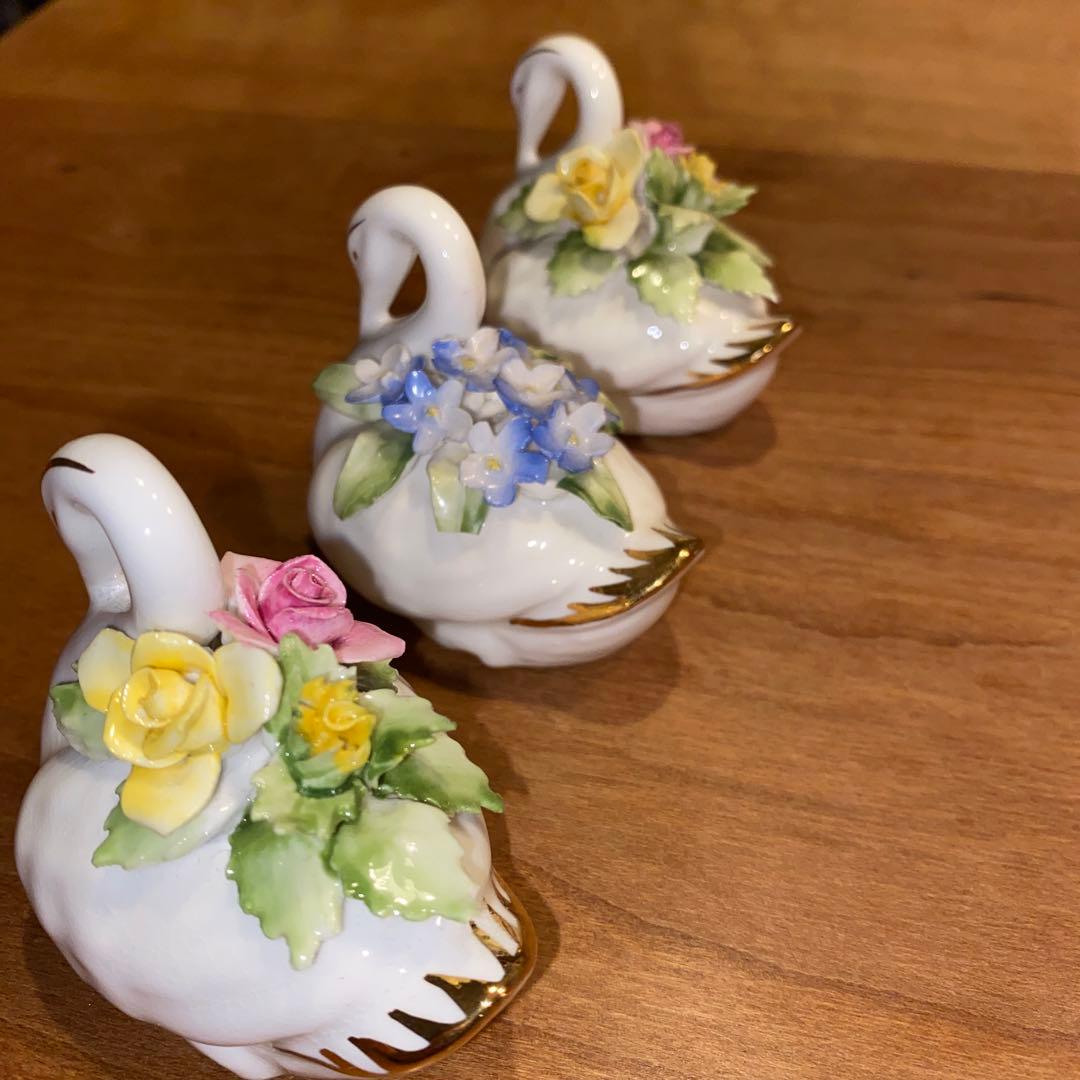 ロイヤルアダレイ　白鳥　ソルト&ペッパー入れ　置き物