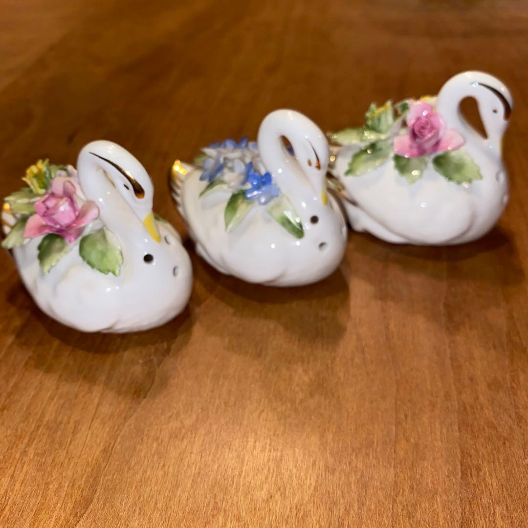 ロイヤルアダレイ　白鳥　ソルト&ペッパー入れ　置き物