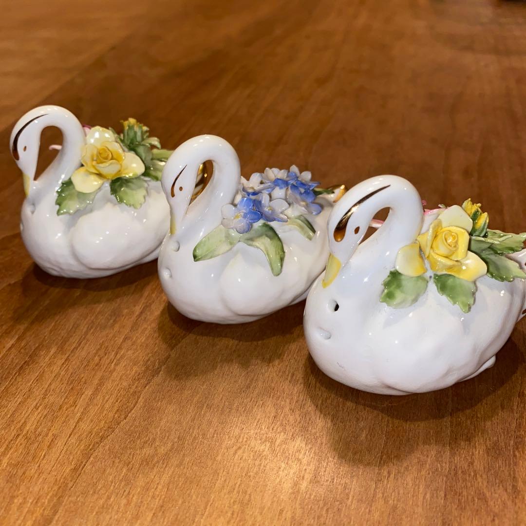 ロイヤルアダレイ　白鳥　ソルト&ペッパー入れ　置き物