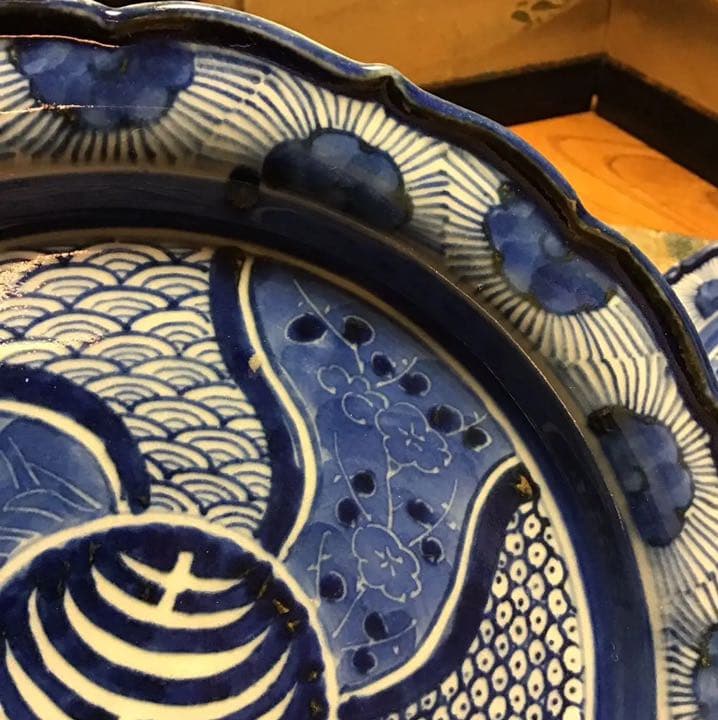 A553 古伊万里　染付　見込白抜寿文字　墨弾捻り紋様　綾花型　皿　5枚