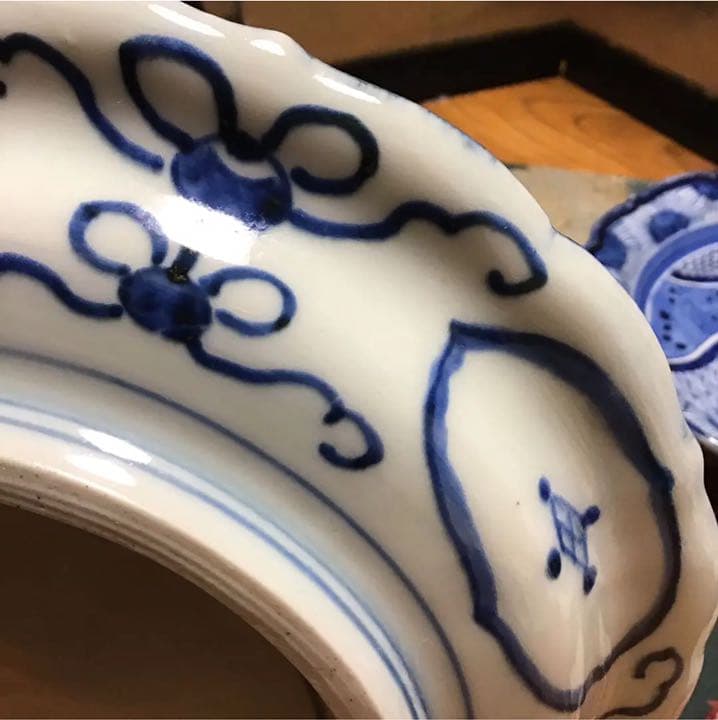 A553 古伊万里　染付　見込白抜寿文字　墨弾捻り紋様　綾花型　皿　5枚