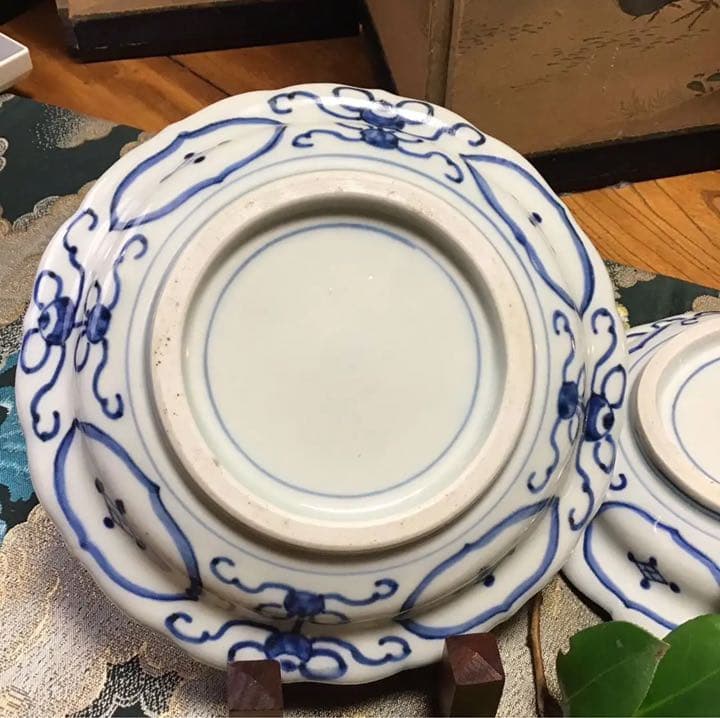 A553 古伊万里　染付　見込白抜寿文字　墨弾捻り紋様　綾花型　皿　5枚