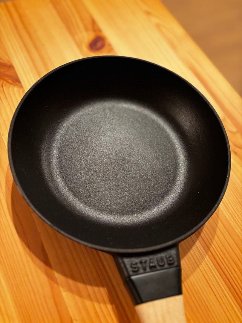 ヨリ　ストウブ　ウッドハンドルフライパン　２０cm