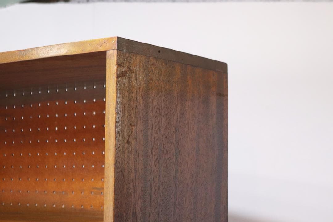 レトロ 本棚 ラック ディスプレイ 飾り棚 食器棚 収納 ラワン材 ペグボード