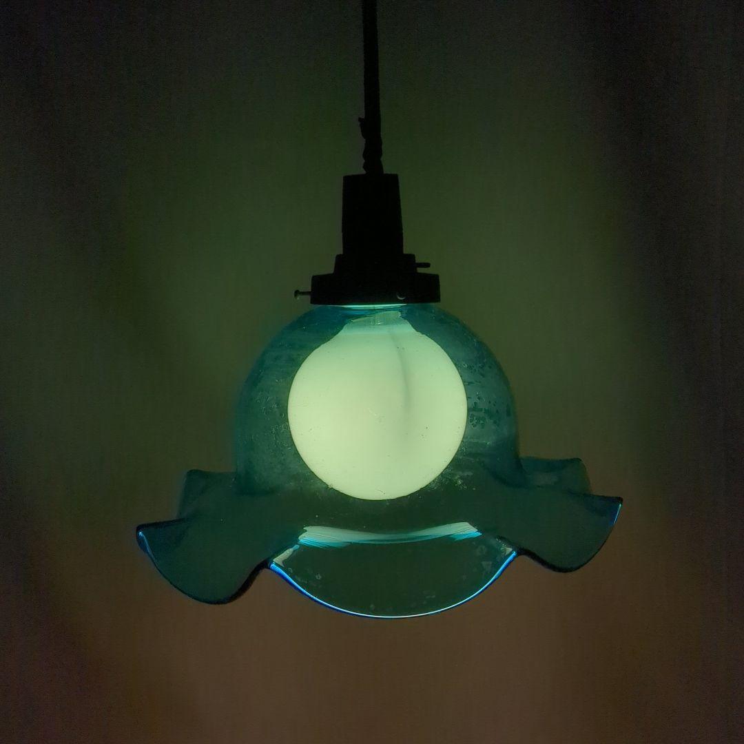 昭和レトロ　ブルーフリルガラス ペンダントライト