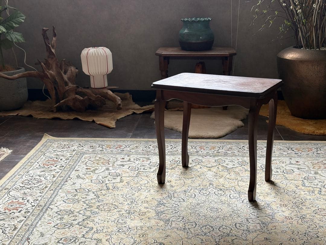 サイドテーブル 　クラシック　ナイトテーブル 　アンティーク　IZ