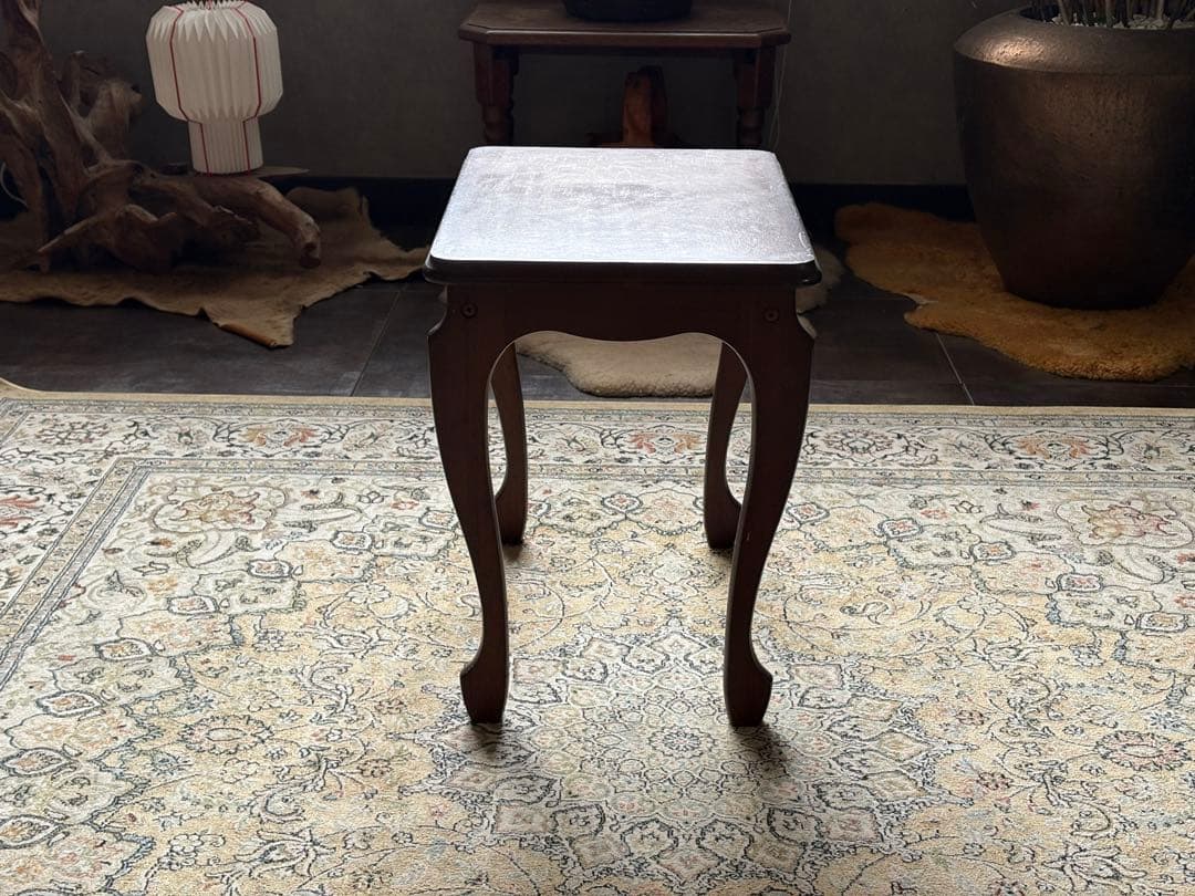 サイドテーブル 　クラシック　ナイトテーブル 　アンティーク　IZ