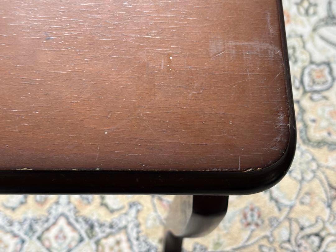 サイドテーブル 　クラシック　ナイトテーブル 　アンティーク　IZ