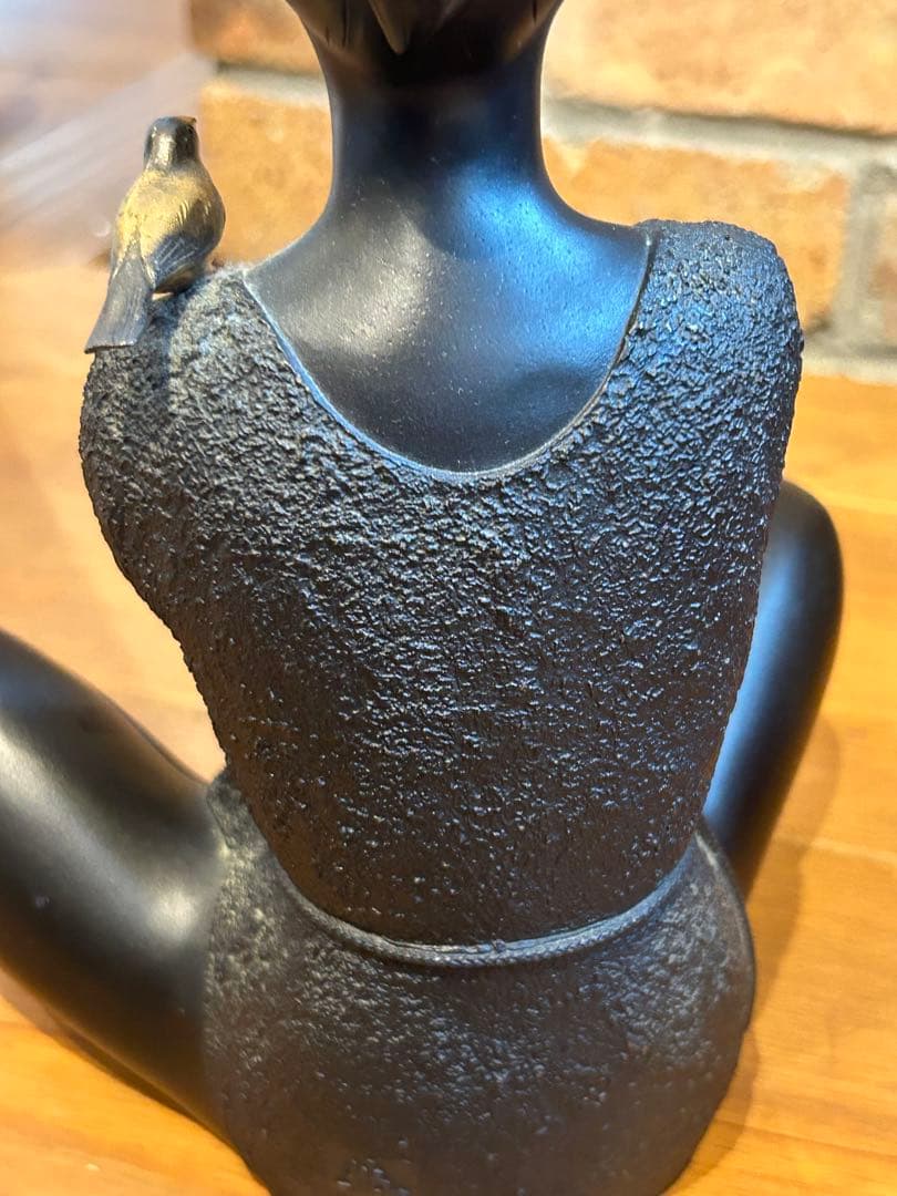 金工師 板保次作 銅製 「おすまし」 　ブロンズ像