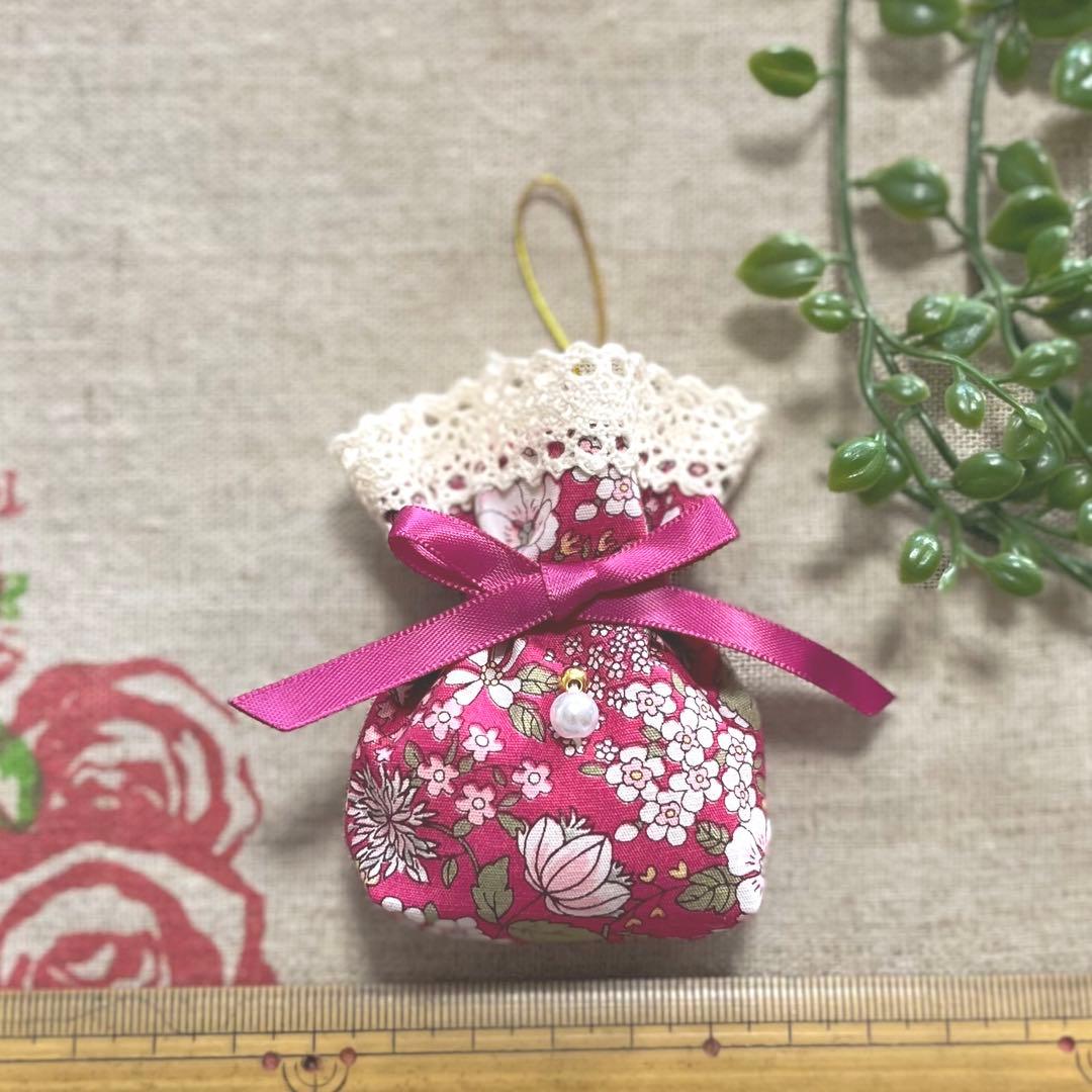 No.2304-30 ミニストラップサシェ 香り袋 春の小花柄＊パール⑦
