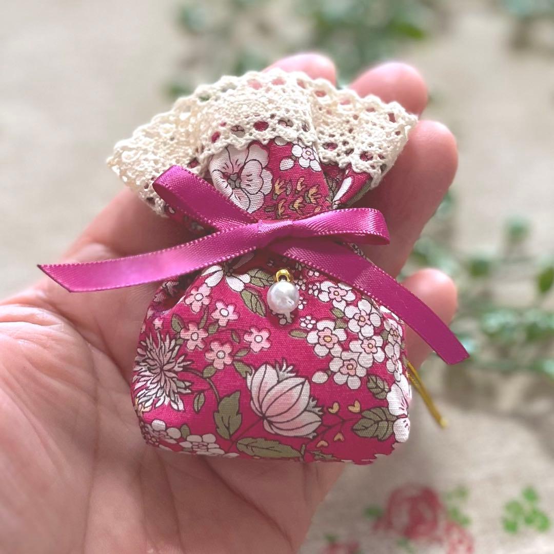 No.2304-30 ミニストラップサシェ 香り袋 春の小花柄＊パール⑦