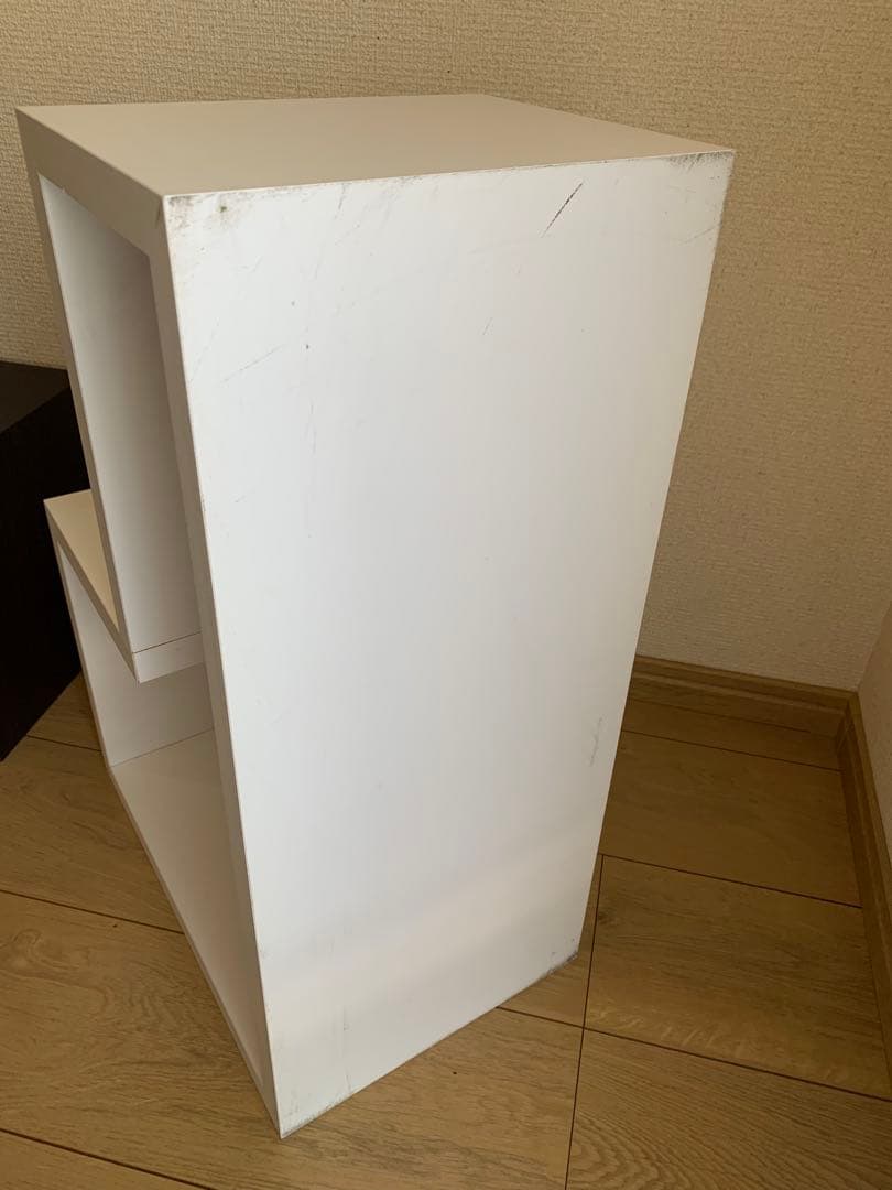 幾何学的デザインのシェルフ