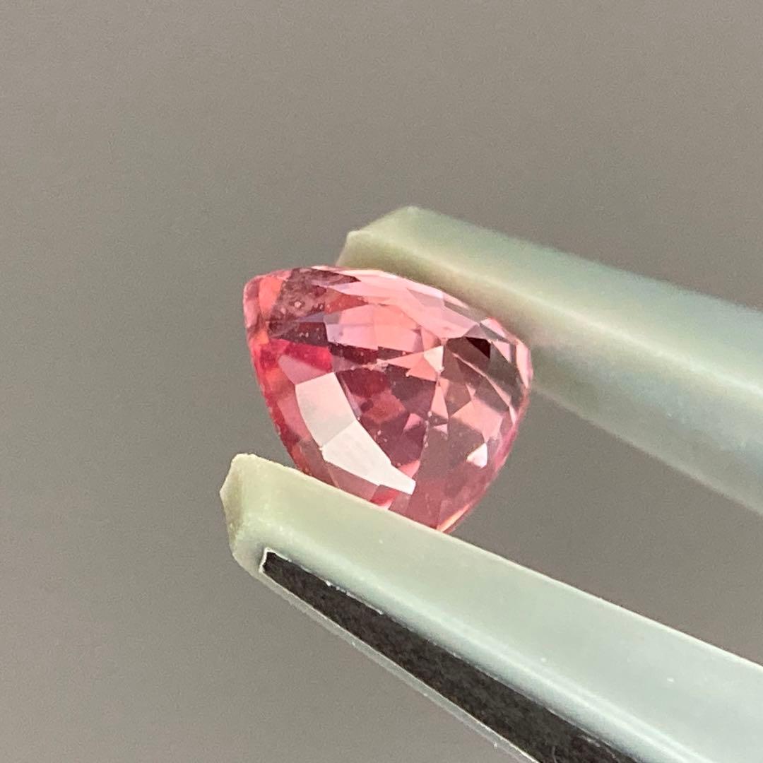(426)鑑付　マダガスカル産　パパラチアサファイア　ルース　0.57ct