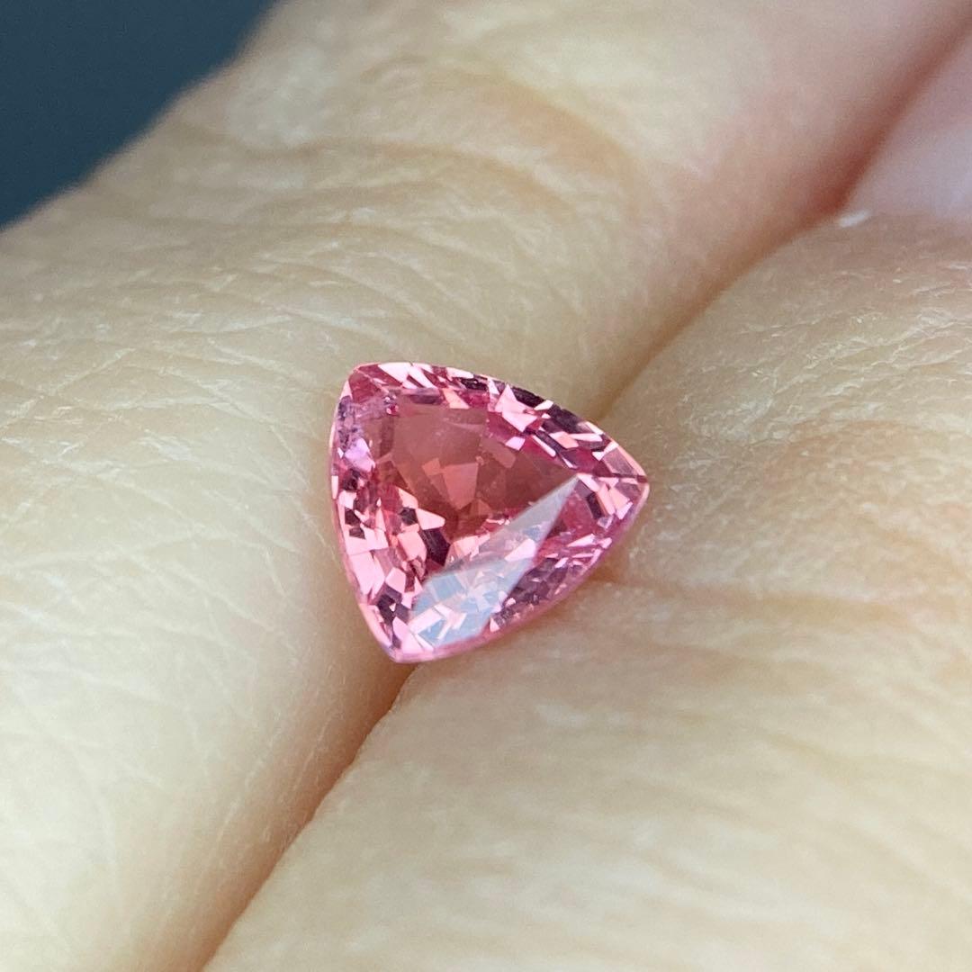 (426)鑑付　マダガスカル産　パパラチアサファイア　ルース　0.57ct