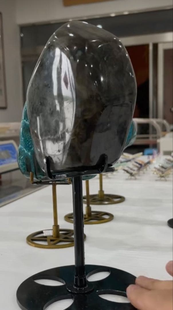 マダガスカル産　ラブラドライト　スタンド付き