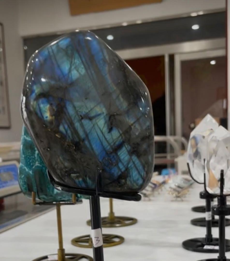 マダガスカル産　ラブラドライト　スタンド付き