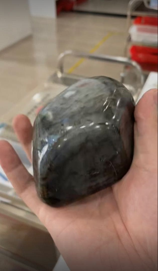 マダガスカル産　ラブラドライト　スタンド付き