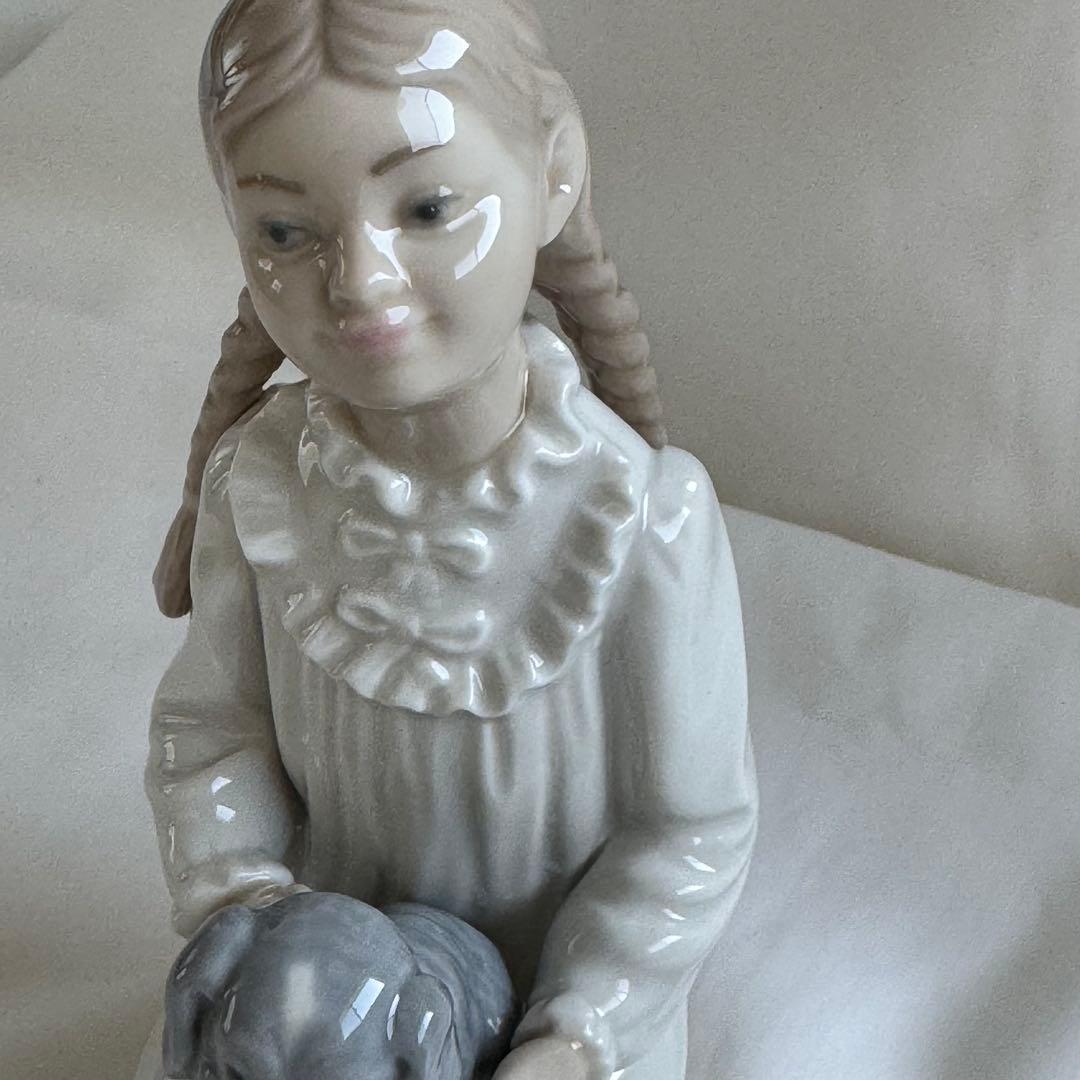 ヴィンテージ　LLADRO/リヤドロ　NAO/ナオ 『 子犬を抱いた女の子 』