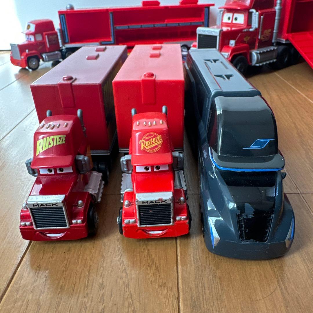 廃盤レア希少 カーズ ディズニー トミカ 大きなマックトレーラー