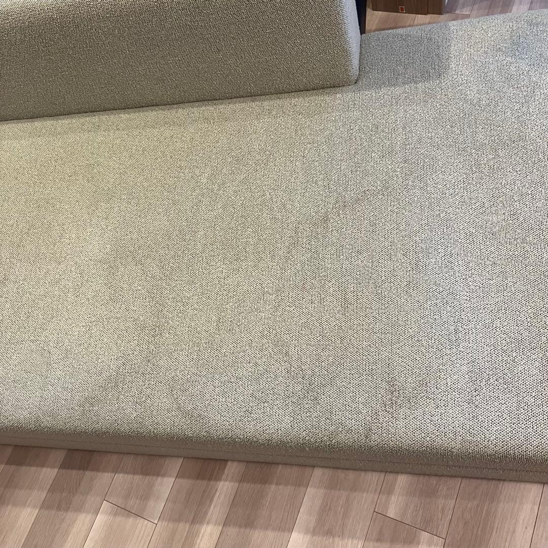 オーダーメイド品のソファサンゲツの生地、ソファベッドサイドテーブル付き