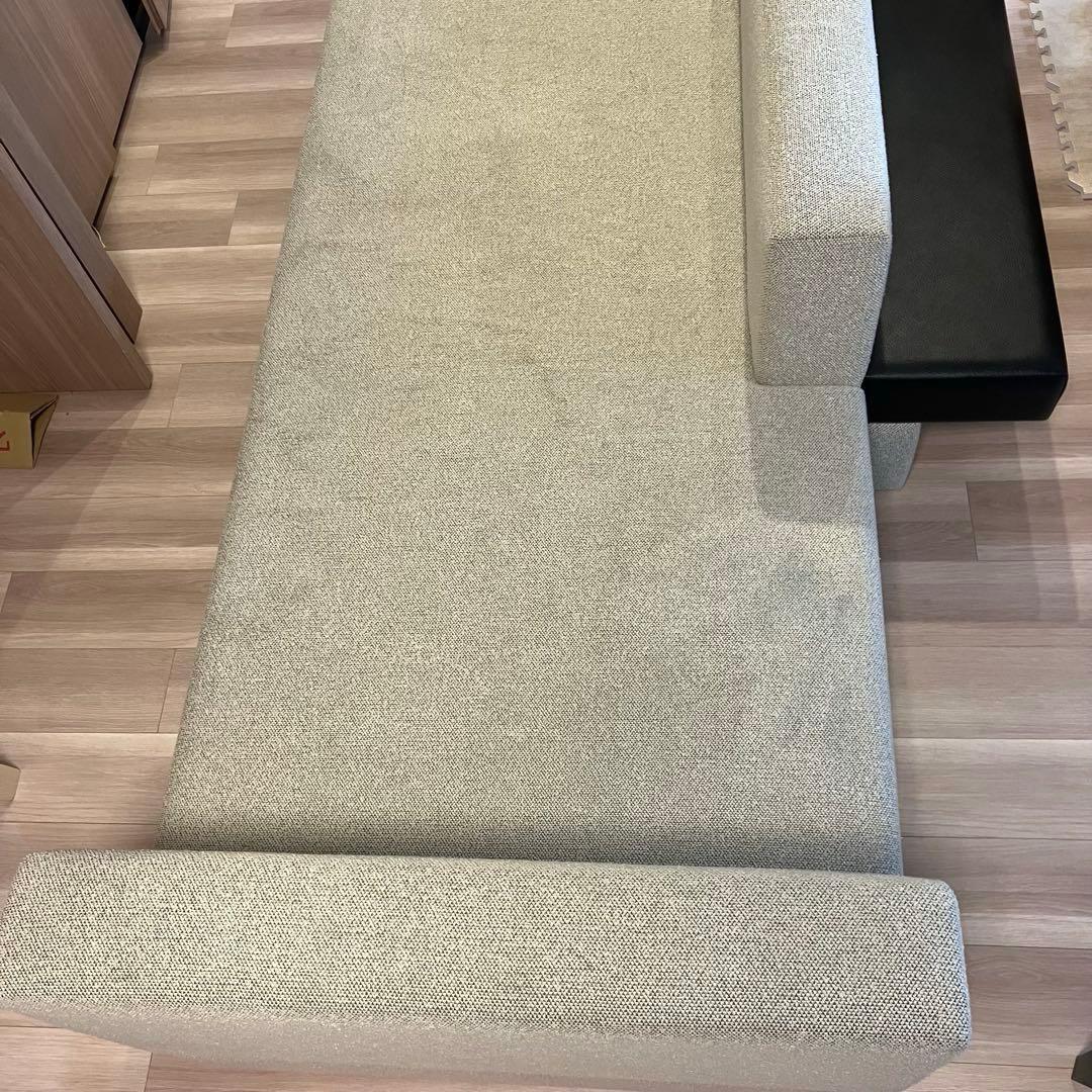 オーダーメイド品のソファサンゲツの生地、ソファベッドサイドテーブル付き