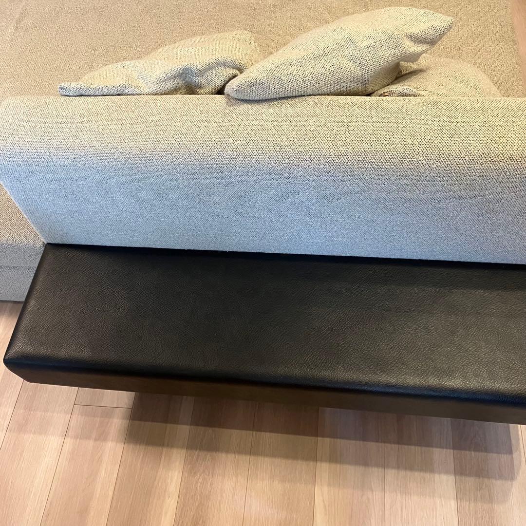 オーダーメイド品のソファサンゲツの生地、ソファベッドサイドテーブル付き