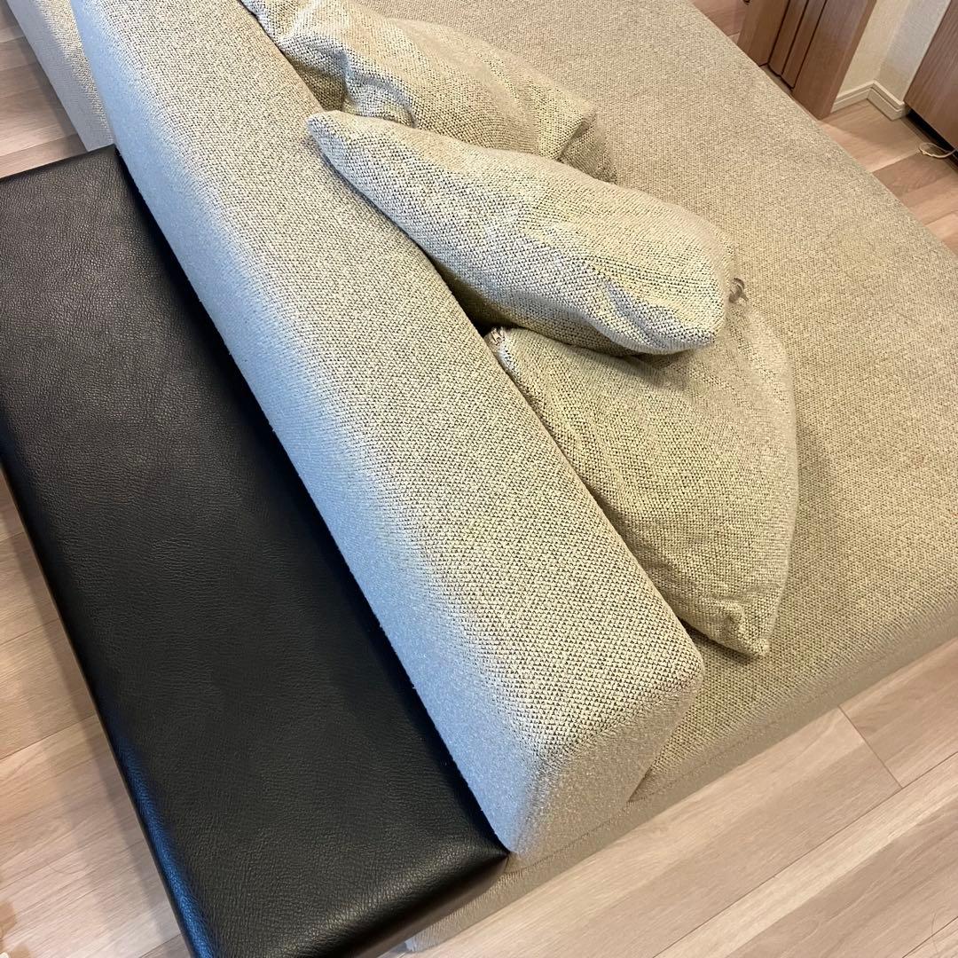 オーダーメイド品のソファサンゲツの生地、ソファベッドサイドテーブル付き